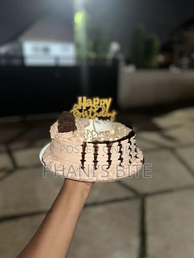 One Layer 8 Inches Cake ,Chocolate Filling · Photo 1