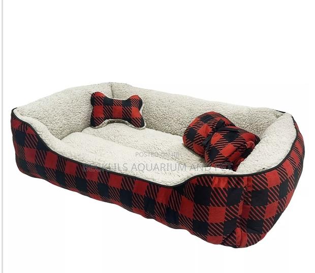 Square Face Cotton Dog Bed · Photo 1