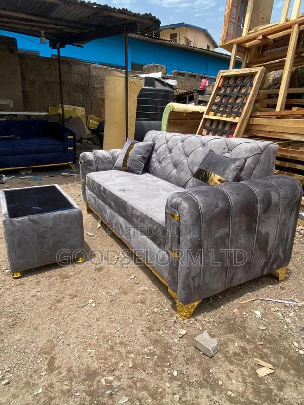 Sofa Plus Center Table With Free Delivery · Photo 3