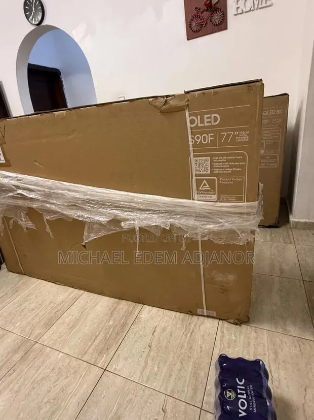 Sumsung OLed TVs 77 Inches Size · Photo 1