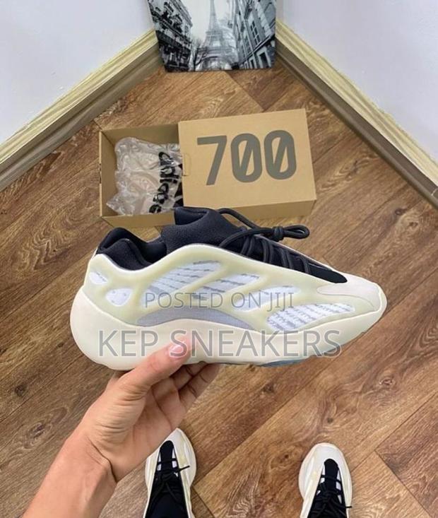 Adidas Yeezy 700 V3 “Azael” · Photo 2