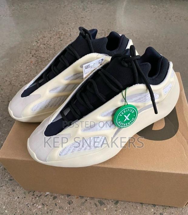 Adidas Yeezy 700 V3 “Azael” · Photo 1