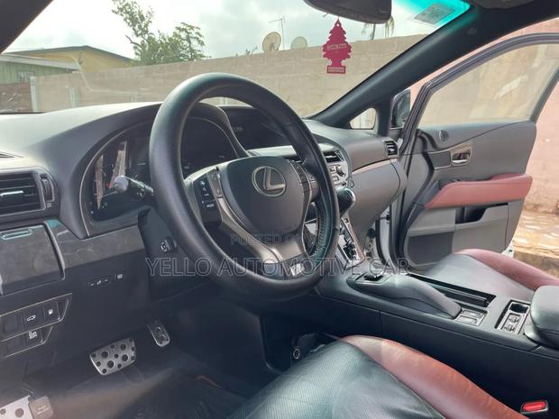 Rent Lexus Rx 350 · Photo 2