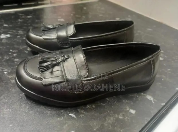 Girls School Shoe · Photo 1