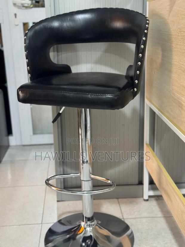 Classic High Counter Stool · Photo 1