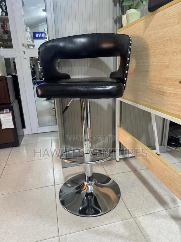 Tall Counter Stool · Photo 1