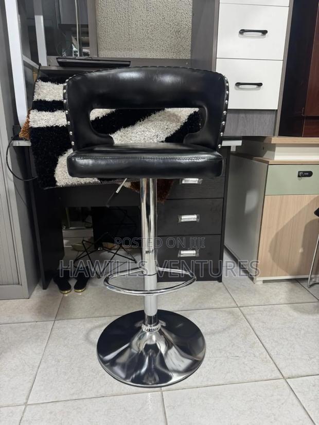 Chrome Base Stool · Photo 1