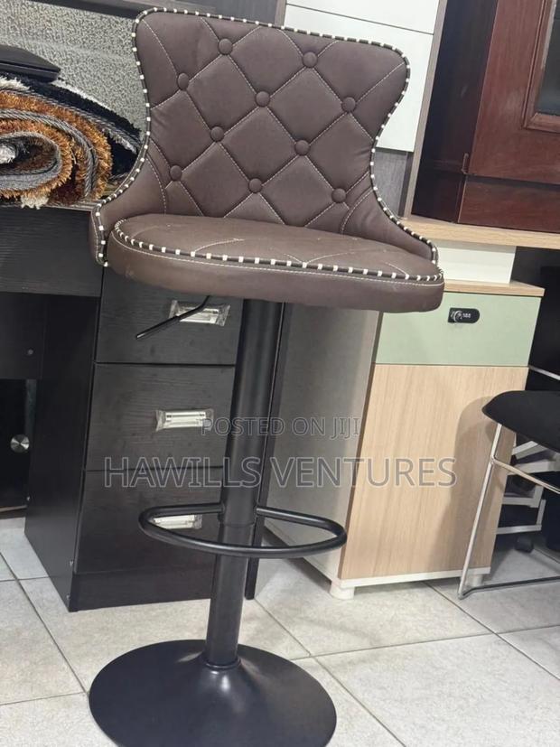 Bae Chair With Back · Photo 1