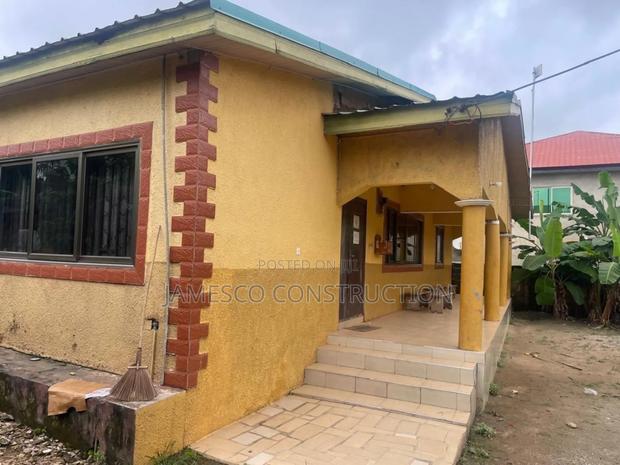Furnished 4bdrm Bungalow in Accra Doboro, Akuapim North for sale · Photo 5