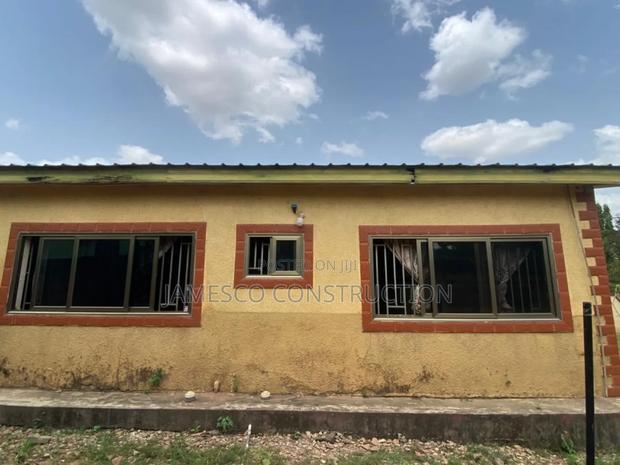 Furnished 4bdrm Bungalow in Accra Doboro, Akuapim North for sale · Photo 7