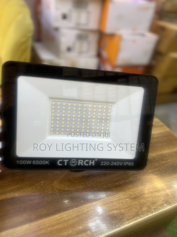 100w Floodlight · Photo 1