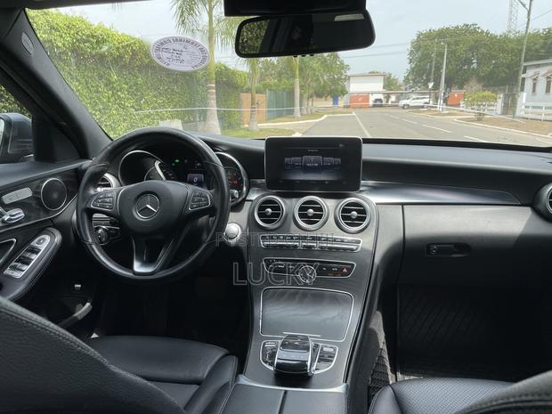 Mercedes-Benz C300 Luxury 4dr RWD Sedan (2.0L 4cyl 7A) 2015 Gray · Photo 5