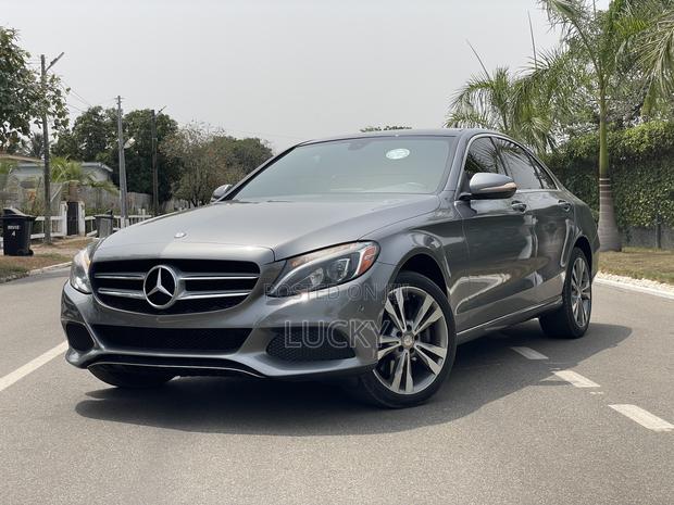 Mercedes-Benz C300 Luxury 4dr RWD Sedan (2.0L 4cyl 7A) 2015 Gray · Photo 4