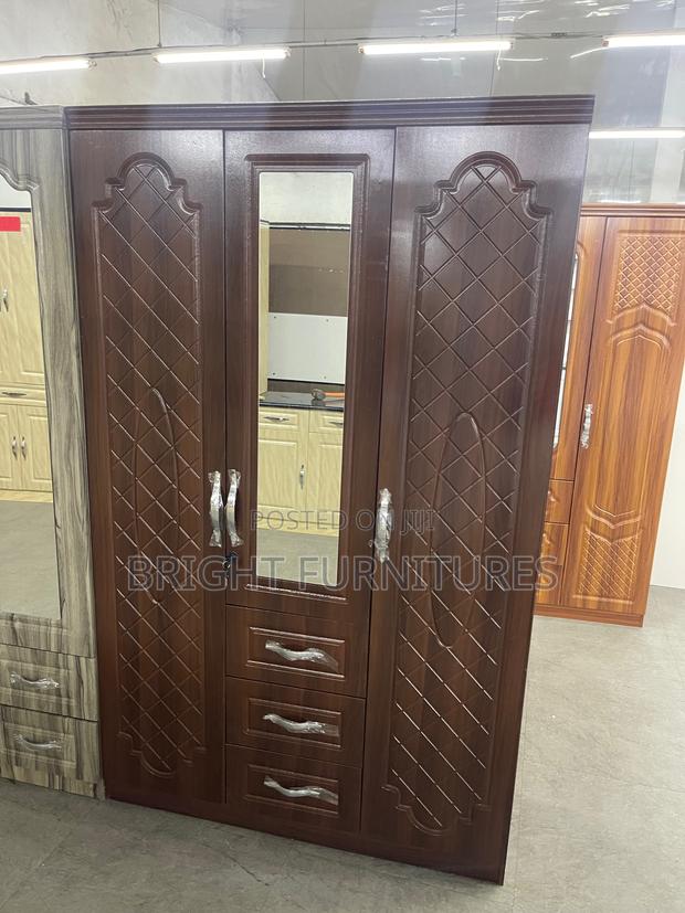 Modern Design Clothes Wardrobe With Mirror and Drawers · Photo 1