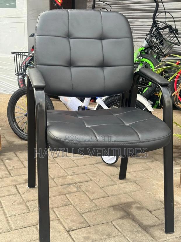 Metal Frame Chair · Photo 1