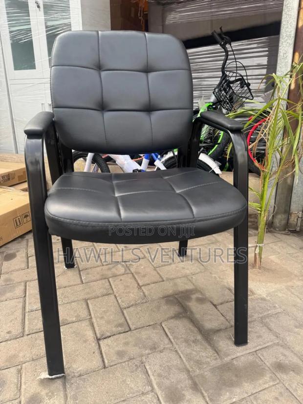 Black Waiting Chair · Photo 1