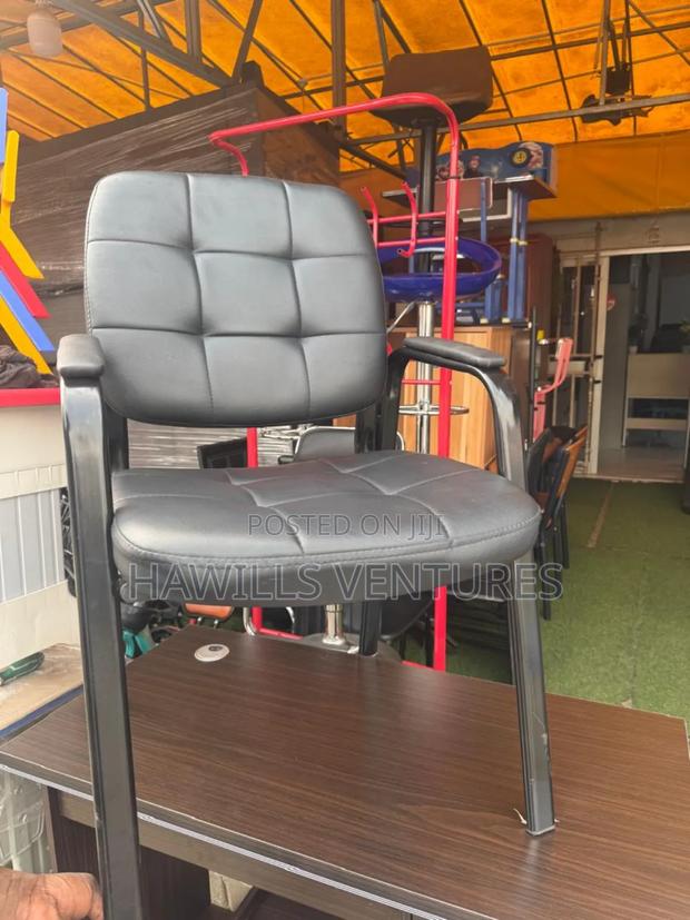 Office Chair Visitor · Photo 1