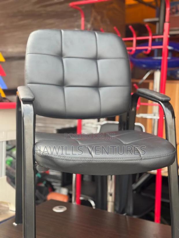 Simple Confrence Chair · Photo 1