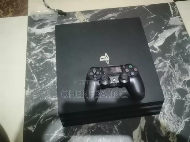 Ps4 Pro With FC27 +Other Games + 2 Controller · Photo 2