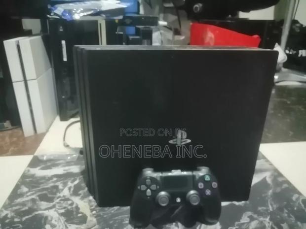 Ps4 Pro With FC27 +Other Games + 2 Controller · Photo 4
