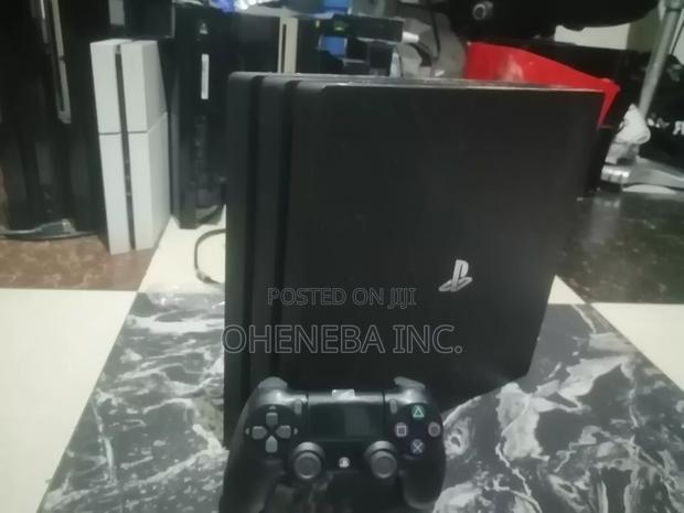 Ps4 Pro With FC27 +Other Games + 2 Controller · Photo 3