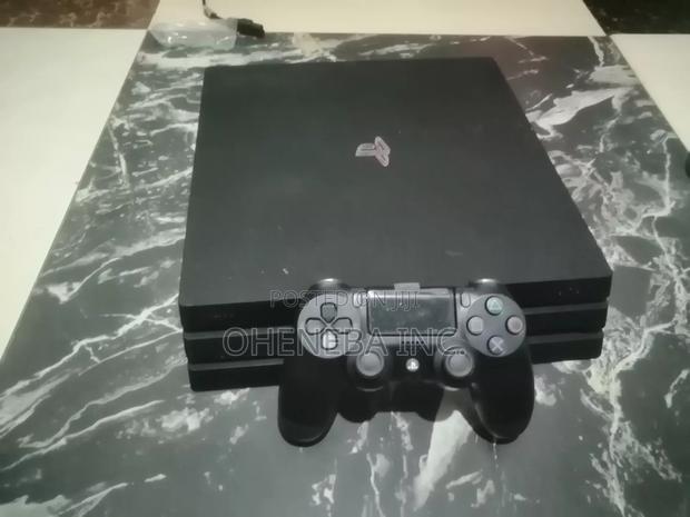 Ps4 Pro With FC27 +Other Games + 2 Controller · Photo 5