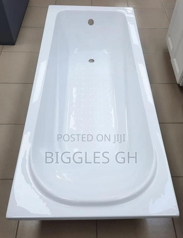 Italian Straight Bathtub- Fiber Bathtub · Photo 1