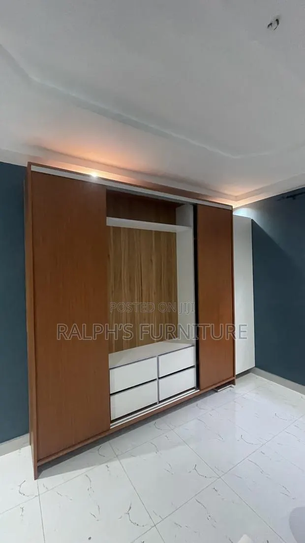 Wardrobe - Premium Material, Sliding/Push Open · Photo 1