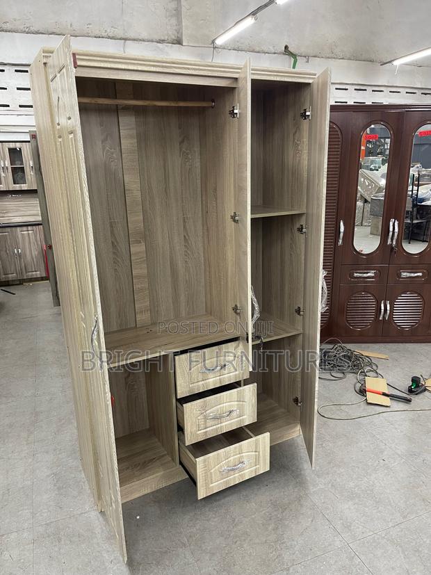 3 Doors Foreign Wardrobe Simple Design for Laundry Storage · Photo 2
