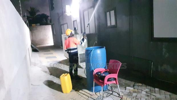 Cleaning Man · Photo 2
