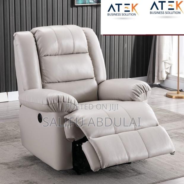 Manual Reclining Sofa · Photo 1