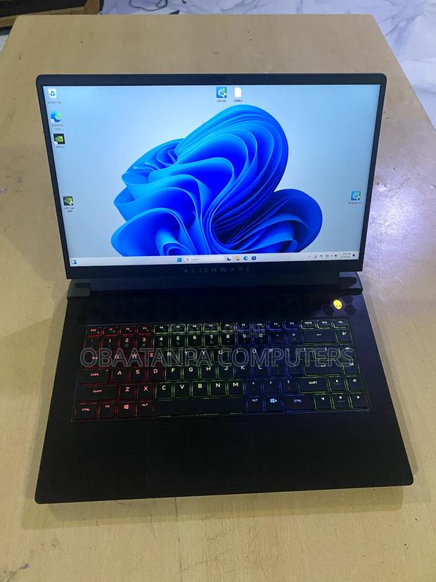 Laptop Dell Allenware M15 R5 16GB AMD Ryzen 7 SSD 512GB · Photo 3