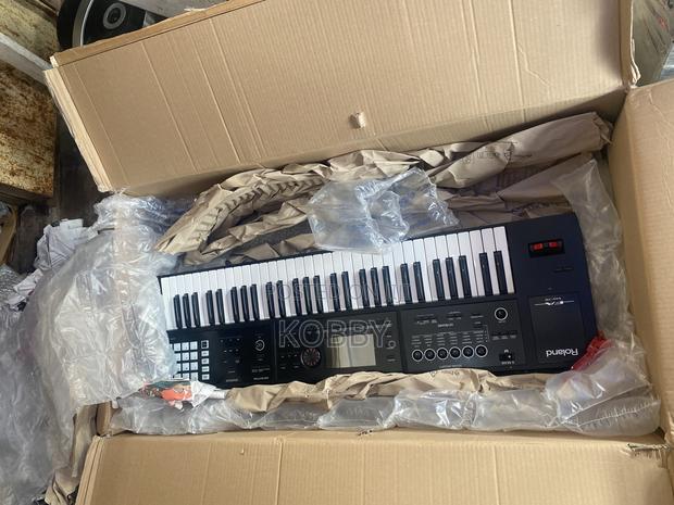Roland Fa06 Keyboard · Photo 1