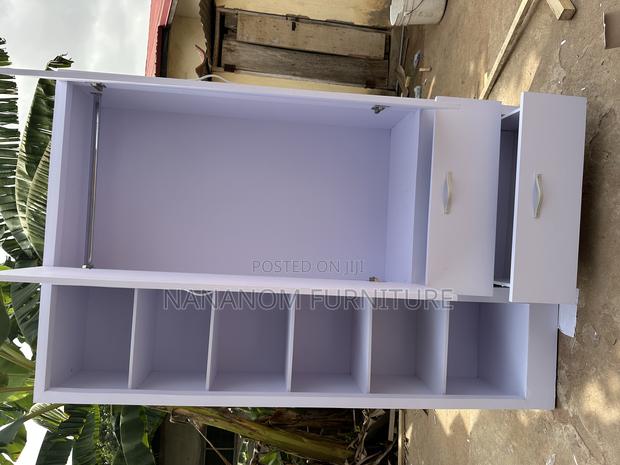 Wardrobe Available · Photo 2