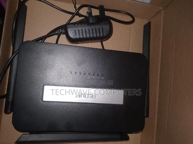 Fast 4g Router for Your Office and School · Photo 2