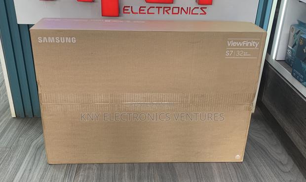 Samsung S7 32”Monitor · Photo 1