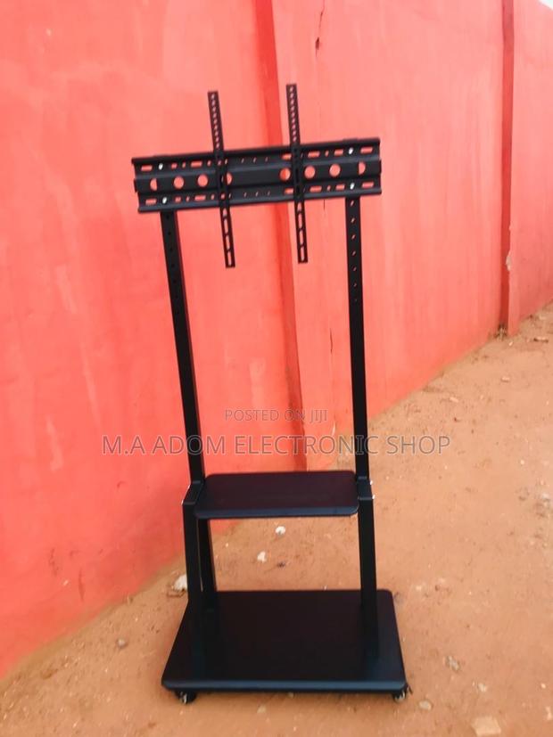 Screen Shift 32-70 Inch Tv Roll Stand · Photo 1