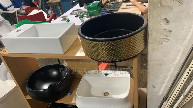 Counter Top Hand Ceramic Basin · Photo 3