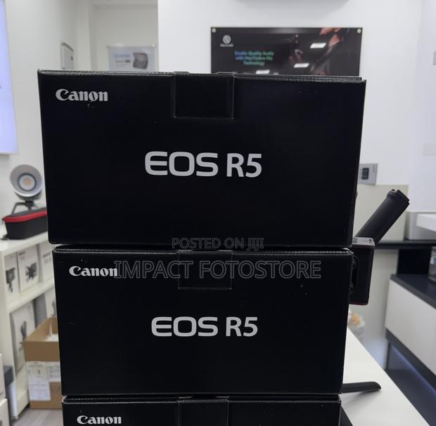 Canon Eos R5 Mirrorless Camera Body Only · Photo 1