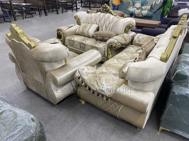Important Royale Sofa · Photo 4