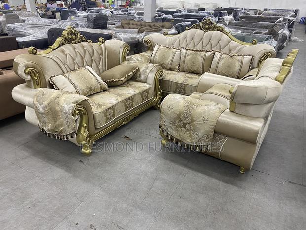 Important Royale Sofa · Photo 5