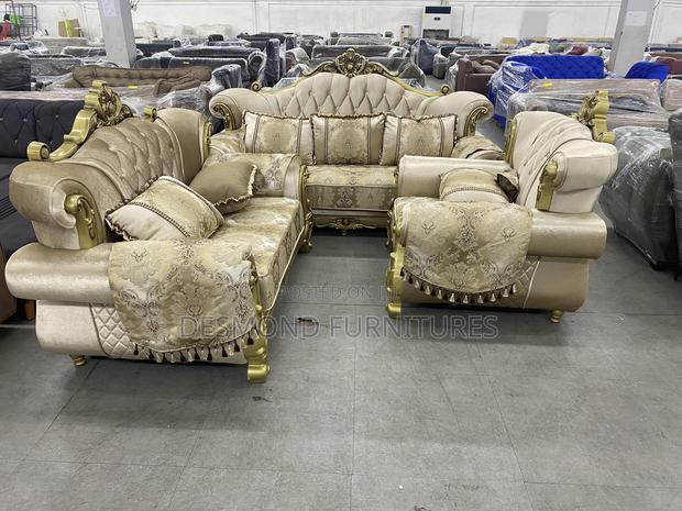 Important Royale Sofa