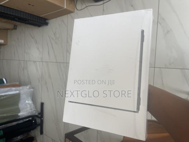 New Laptop Apple MacBook Air 16GB Intel Core Ultra 5 SSD 512GB · Photo 1