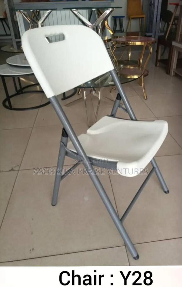 Plastic Chair · Photo 2