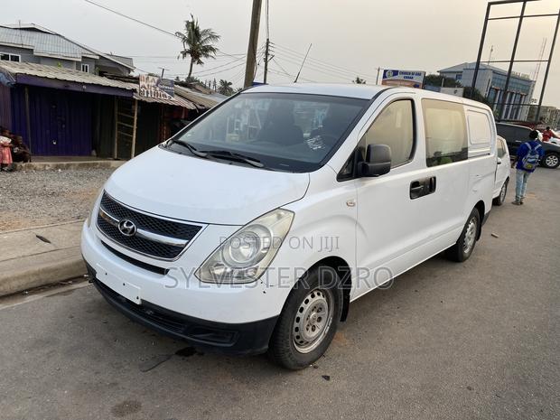 Hyundai H1 2011 White · Photo 1