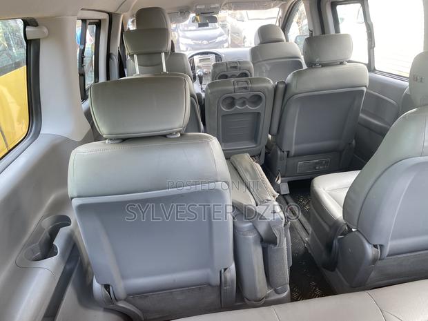 Hyundai H1 2011 White · Photo 5