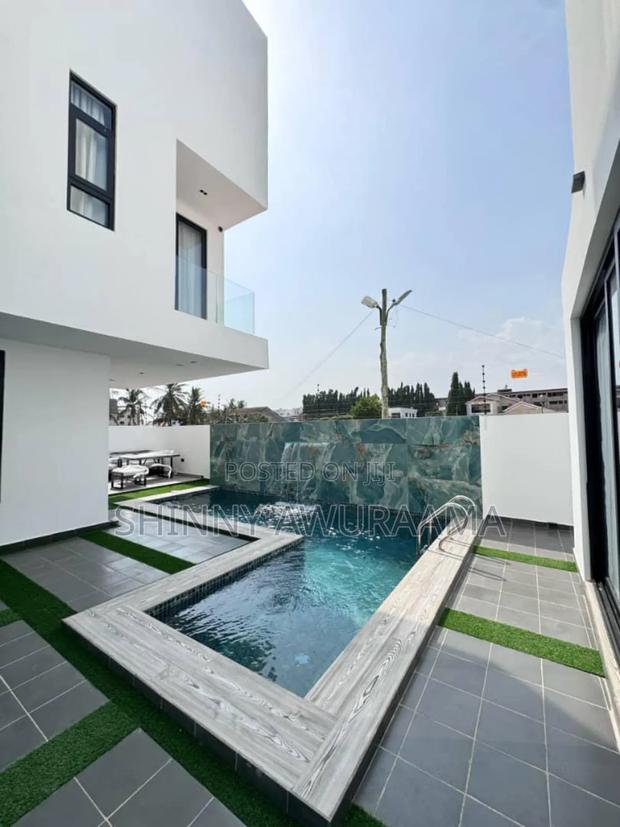 Furnished 4bdrm House in East Legon for sale · Photo 4