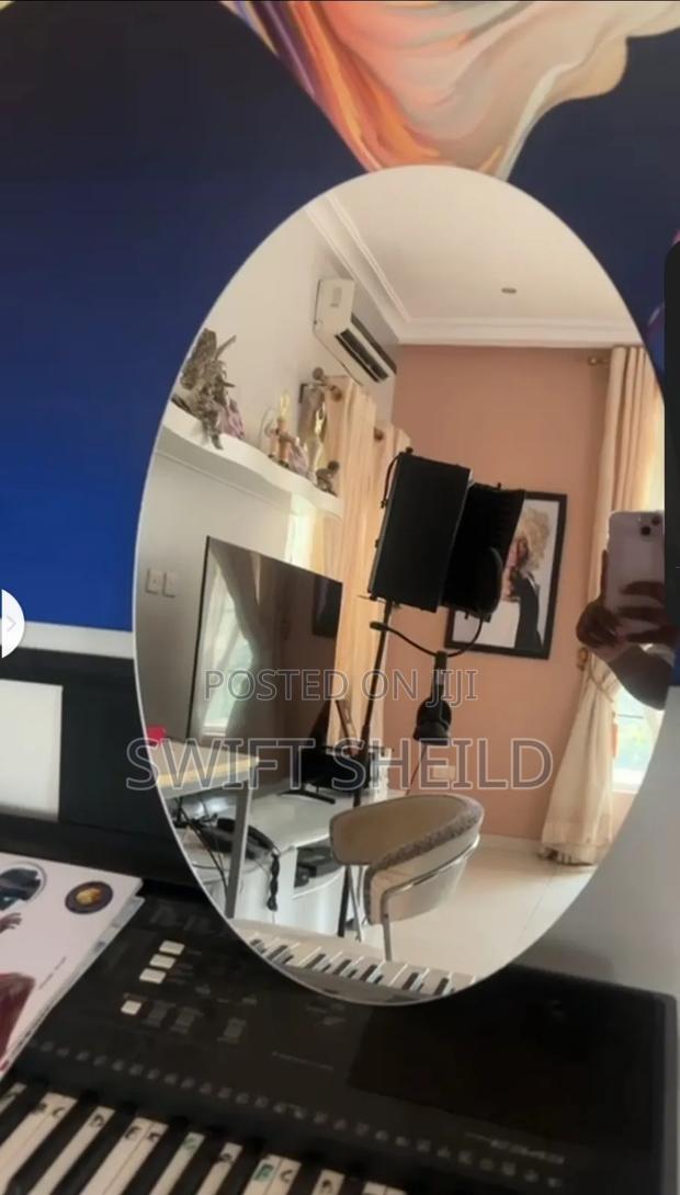 Very Clear Acrylic Mirror 60 Cm X30 Cm. · Photo 1
