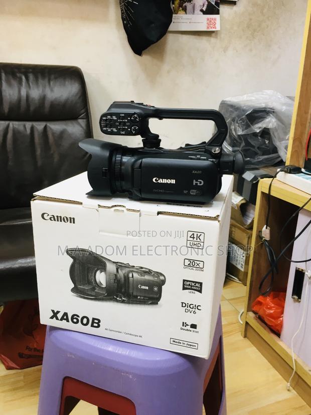 Uhd Video Camera (Xa60b ) With Audio Handle · Photo 1