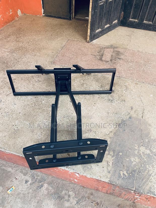 Adjustable Tv Wall Mount Fits Tv Screens From 32”-70” · Photo 2